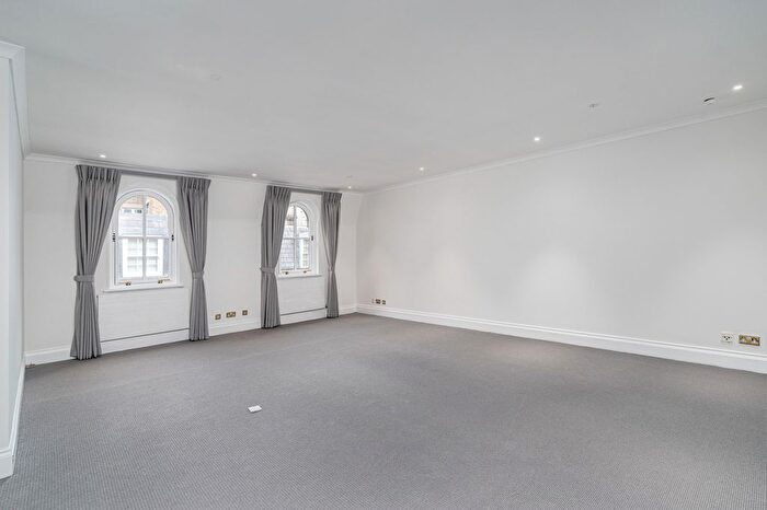 3 Bedroom Flat To Rent In Ormond Yard, St. James's, London, SW1Y