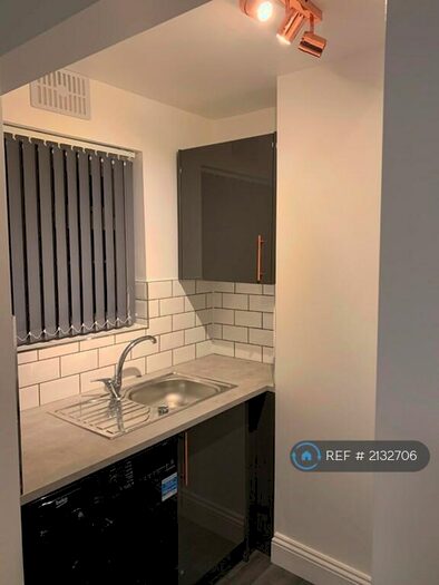 1 Bedroom Flat To Rent In Archers Road, Southampton, SO15