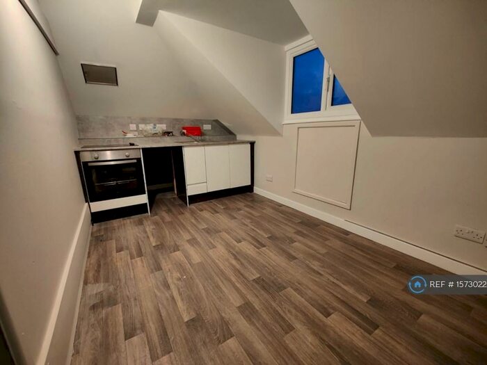 1 Bedroom Flat To Rent In Charminster Road, Bournemouth, BH8