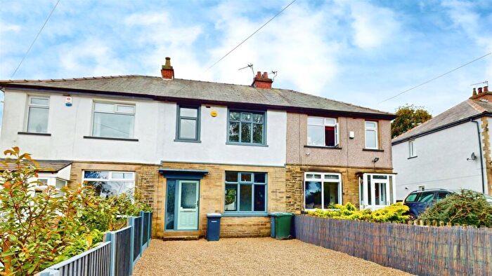 3 Bedroom Terraced House For Sale In Beacon Road, Bradford, BD6