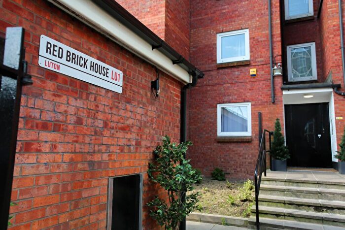 Studio To Rent In Red Brick House, Lea Road, Luton, Bedfordshire, LU1