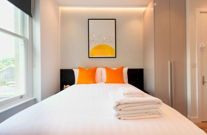 Studio To Rent In Penywern Road, London SW5