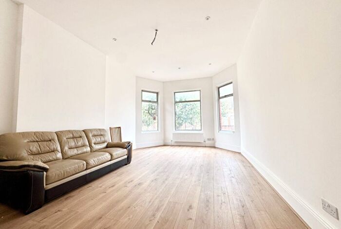 3 Bedroom Flat To Rent In Anson Road, Willesden Green, NW2