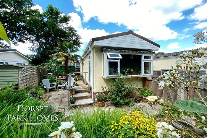 1 Bedroom Park Home For Sale In Oaktree Park, St Leonards, Dorset, BH24
