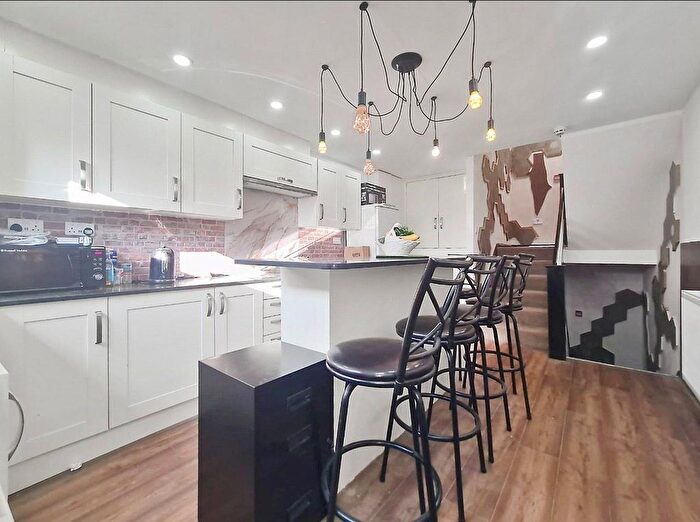 Studio To Rent In Grovelands Road, London, N15