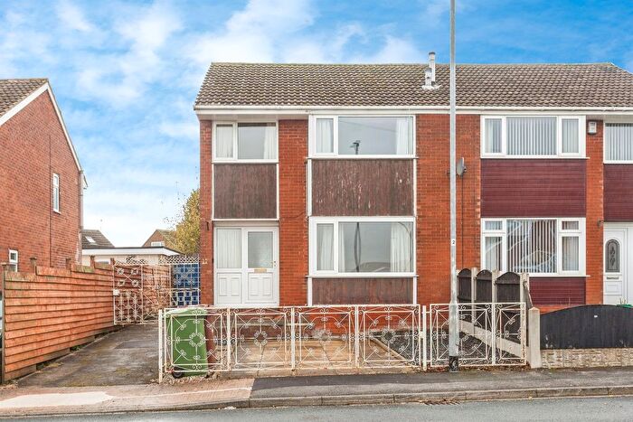 3 Bedroom Semi-Detached House For Sale In Greatfield Drive, Ossett, WF5