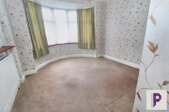 2 Bedroom Bungalow For Sale In Begonia Avenue, Gillingham, Kent, ME8