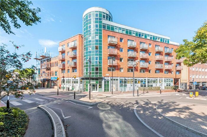 2 Bedroom Apartment For Sale In Benwell Road, London, N7