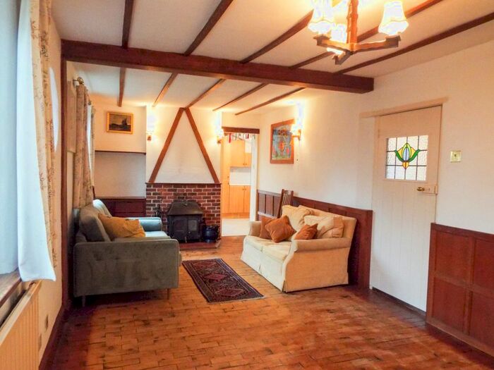 5 Bedroom Detached House To Rent In Frogmore Road, Camberley, GU17