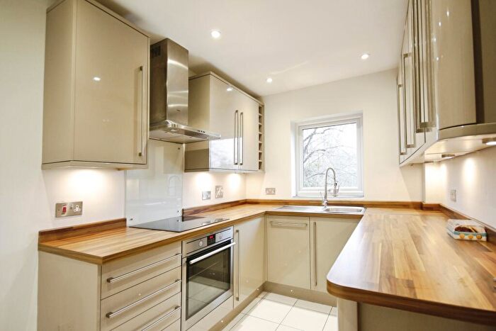 2 Bedroom Flat To Rent In Chapel Lane, Binfield, Bracknell, RG42