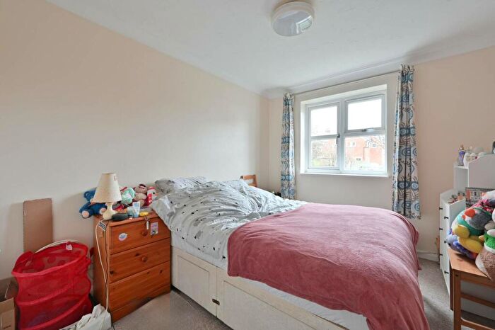 1 Bedroom Flat To Rent In Mangles Road, Guildford, GU1