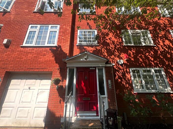 2 Bedroom Flat For Sale In Flat Chantry Court, Chantry Road, Moseley, Birmingham, B13