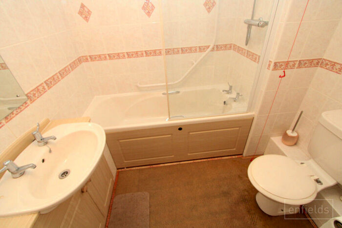 2 Bedroom Flat For Sale In Oakley Road, Southampton, SO16