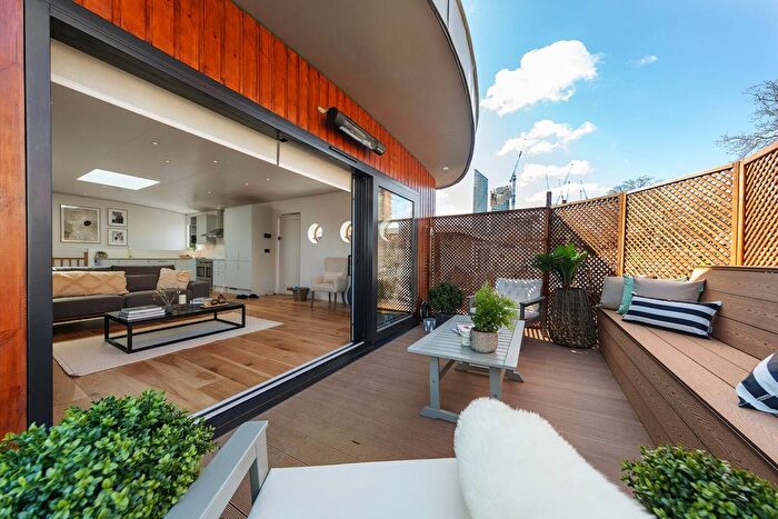 3 Bedroom Houseboat To Rent In Cheyne Walk, Chelsea Harbour, London, SW10