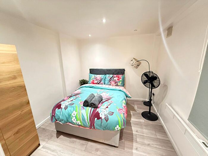 1 Bedroom Flat To Rent In London, SW17
