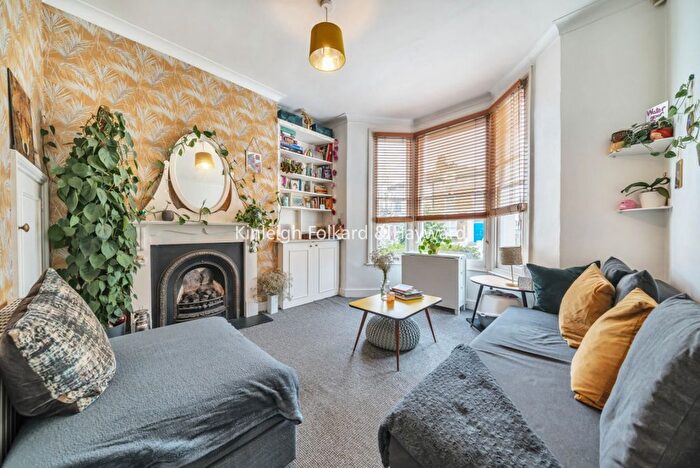 2 Bedroom Flat To Rent In Vant Road, London, SW17