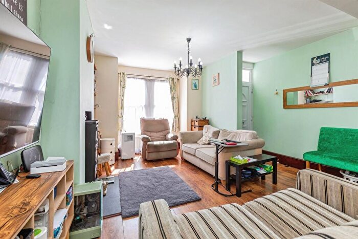 3 Bedroom Terraced House For Sale In Hillside Road, Chatham, ME4