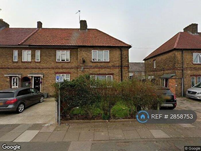 2 Bedroom End Of Terrace House To Rent In Baron Road, Dagenham, RM8