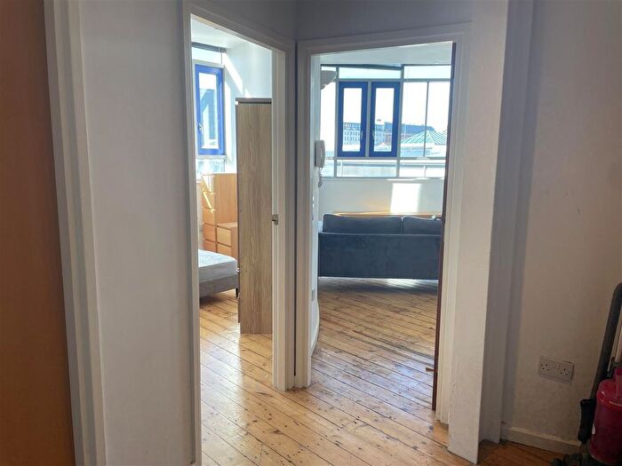 2 Bedroom Property To Rent In Byron Street, Leeds, LS2