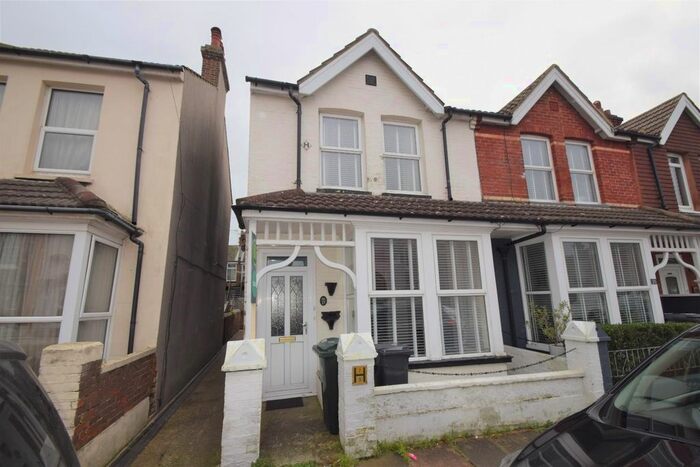 2 Bedroom End Of Terrace House To Rent In Western Road, Eastbourne, BN22