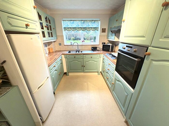 2 Bedroom Flat For Sale In Cranford Avenue, Exmouth, EX8