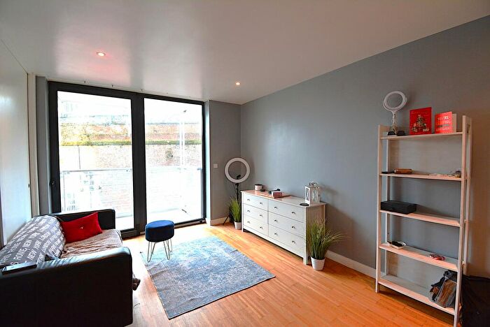 2 Bedroom Apartment To Rent In Kelso Place, Manchester, M15