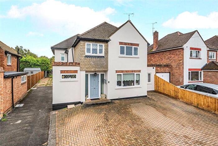 5 Bedroom Detached House For Sale In Cedar Close, Bagshot, Surrey, GU19