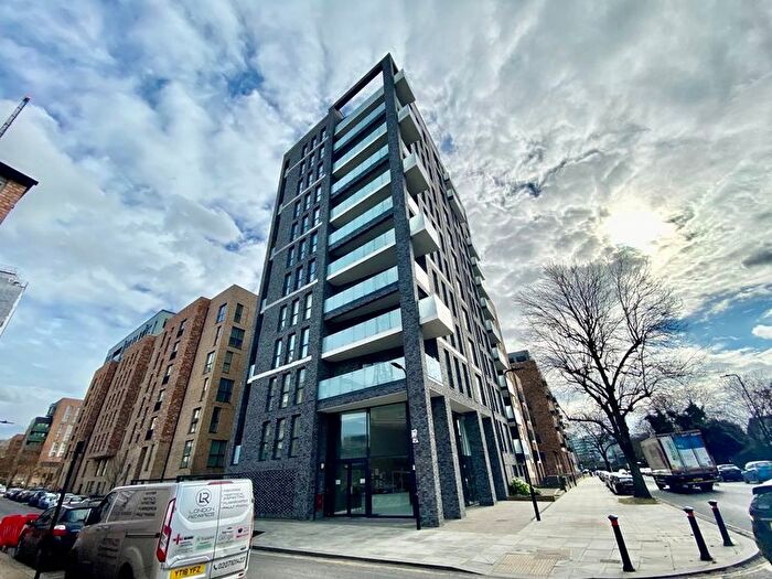 3 Bedroom Flat To Rent In Blackburn Court, Bollo Lane, Acton, W3