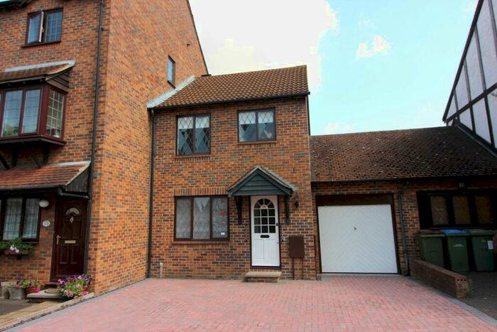 3 Bedroom House To Rent In Kings Chase, East Molesey, KT8