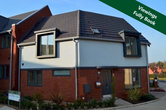 3 Bedroom Semi-Detached House To Rent In Everett Close, Norwich, NR7