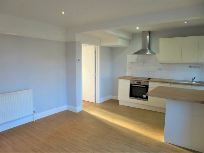 4 Bedroom Semi-Detached House To Rent In Carterhatch Road, EN3