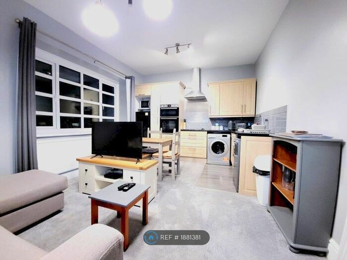 2 Bedroom Flat To Rent In Brunswick Street, Swansea, SA1