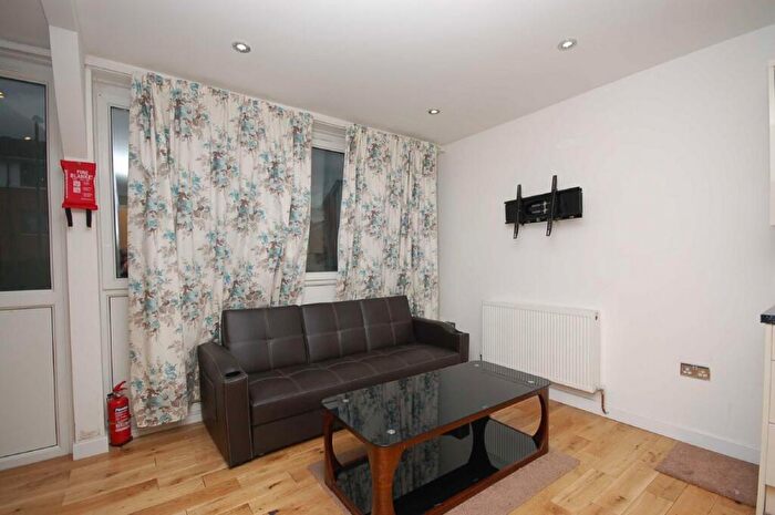 4 Bedroom Flat To Rent In St. Helena Road, London, SE16
