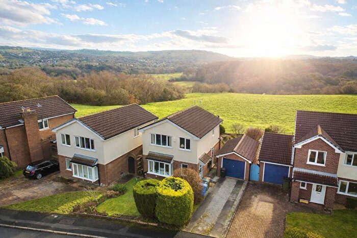 3 Bedroom Detached House For Sale In Waterford Avenue, Romiley, SK6