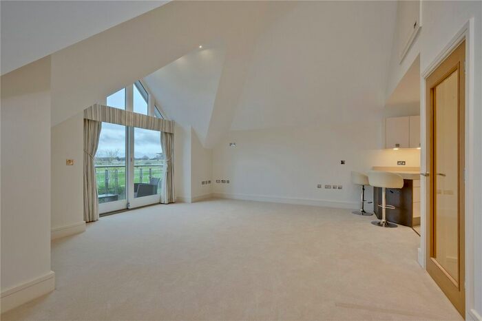 2 Bedroom Flat To Rent In Highwood House, Wayneflete Place, Esher, Surrey, KT10