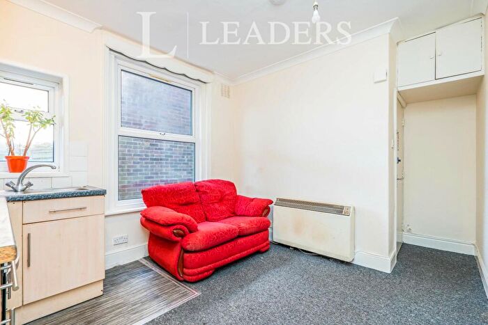 1 Bedroom Apartment To Rent In Silverdale Road, Southampton, SO15
