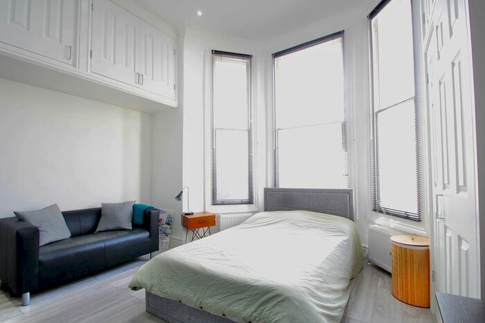 Studio To Rent In Hogarth Road, London, SW5