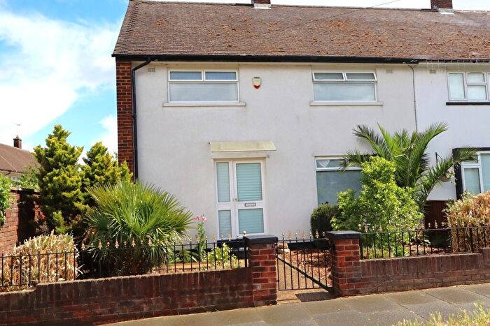 3 Bedroom Semi-Detached House For Sale In Chafford Way, Grays, RM16