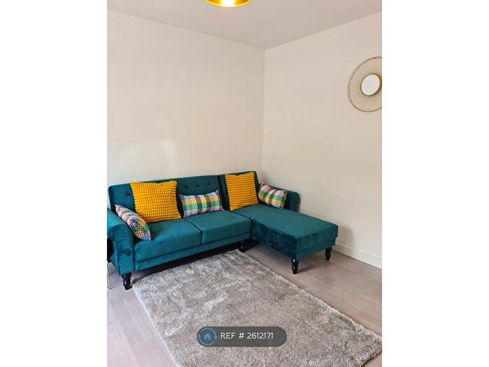 3 Bedroom Semi-Detached House To Rent In Reginald Street, Leeds, LS7