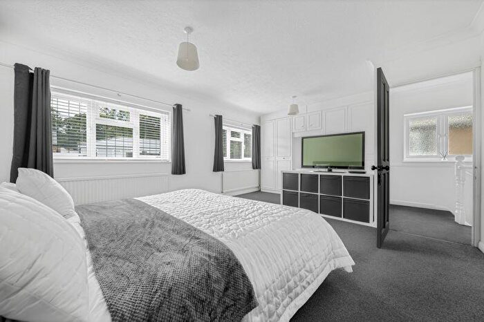 4 Bedroom Detached House For Sale In Monterey Close, Bexley, DA5