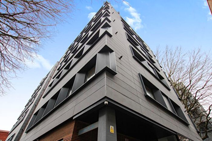 1 Bedroom Apartment To Rent In Kenham House - St Pauls, BS2