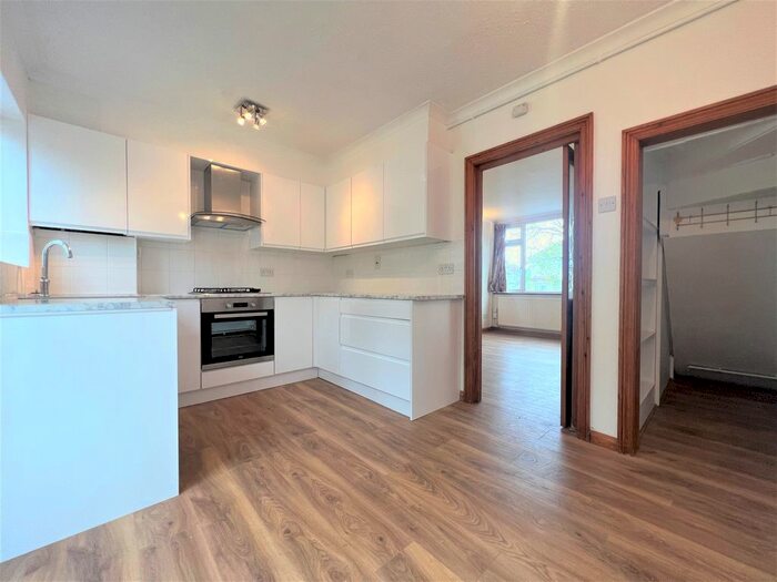 2 Bedroom Terraced House To Rent In Auckland Road, Potters Bar, EN6