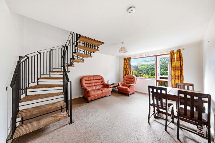 2 Bedroom End Of Terrace House For Sale In Claire Place, London, E14