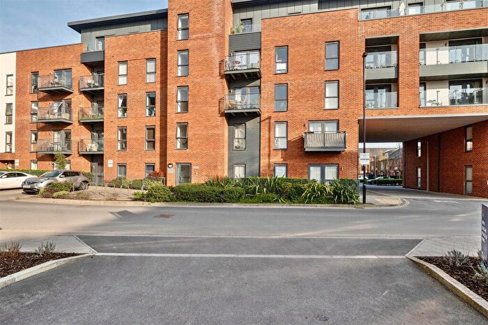 2 Bedroom Apartment For Sale In John Thornycroft Road, Southampton, SO19