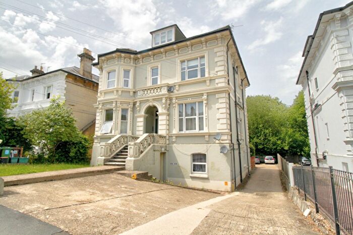 2 Bedroom Flat For Sale In Upper Grosvenor Road, Tunbridge Wells, TN1