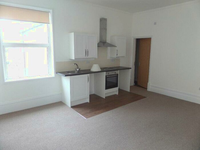 Studio To Rent In Grosvenor Road, Westcliff-On-Sea, SS0