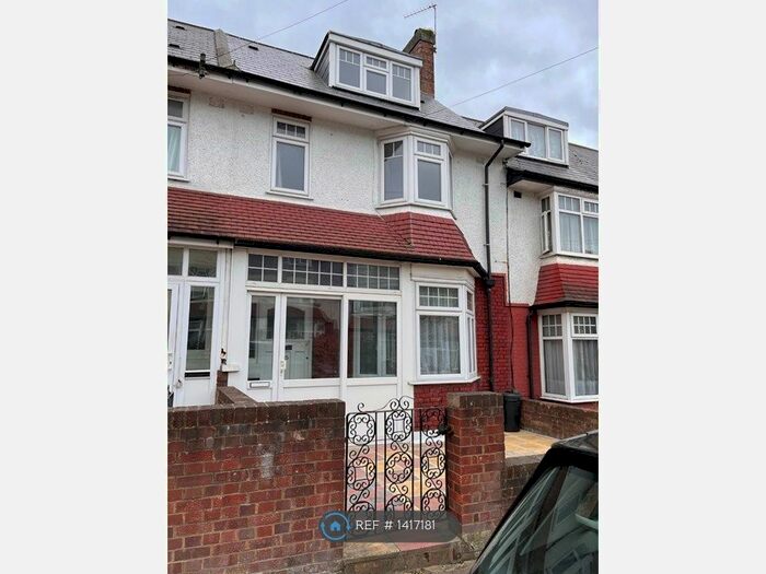 4 Bedroom Terraced House To Rent In Fishponds Road, London, SW17