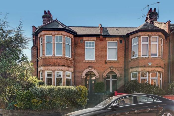 2 Bedroom Maisonette To Rent In St James Lane, Muswell Hill, London, N10