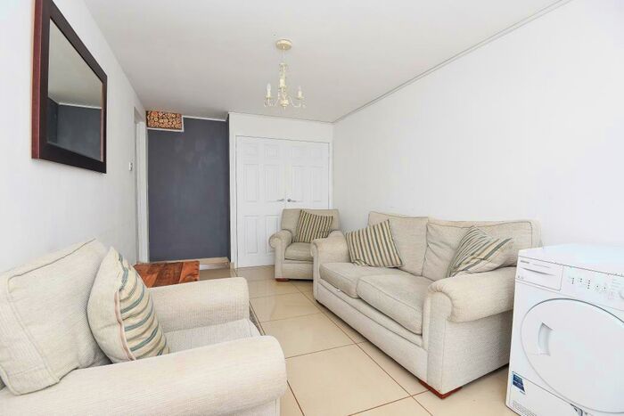 2 Bedroom End Of Terrace House To Rent In Banbury, Oxfordshire, OX16