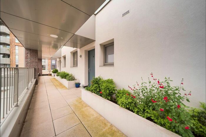 1 Bedroom Flat To Rent In Stockwell Park Walk, Brixton, London, SW9